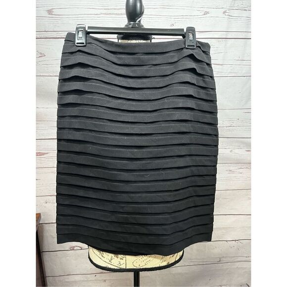 Larry Levine size 6 stretch black‎ pencil skirt with layered look - 2541 - Picture 1 of 3